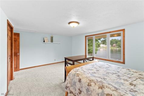 160 W Mohawk Drive Malvern OH 44644
