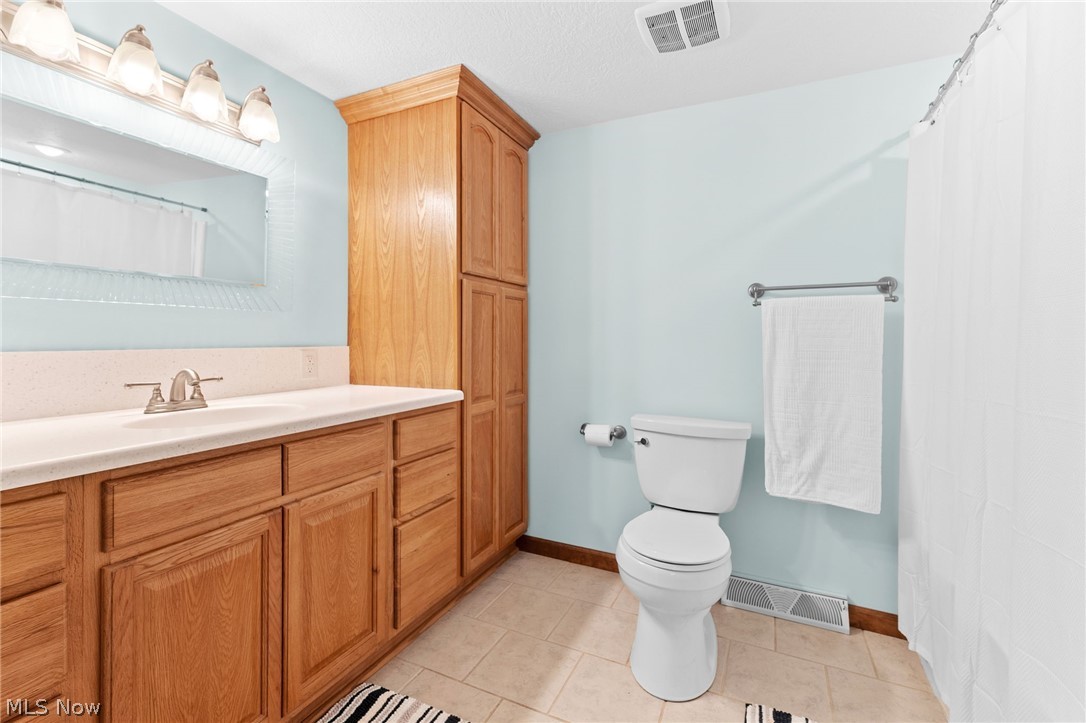160 W Mohawk Drive Malvern OH 44644
