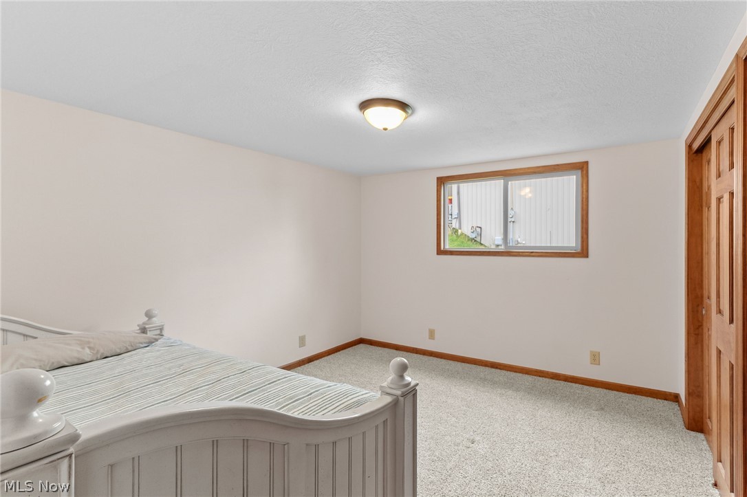 160 W Mohawk Drive Malvern OH 44644