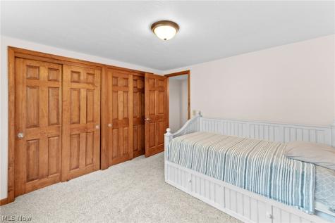 160 W Mohawk Drive Malvern OH 44644