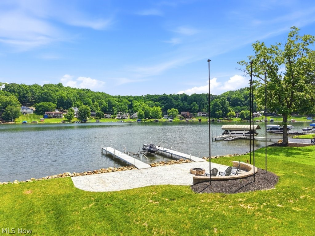 160 W Mohawk Drive Malvern OH 44644