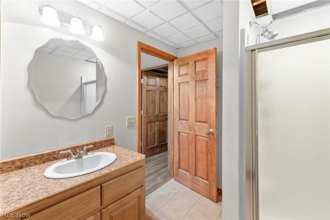 160 W Mohawk Drive Malvern OH 44644