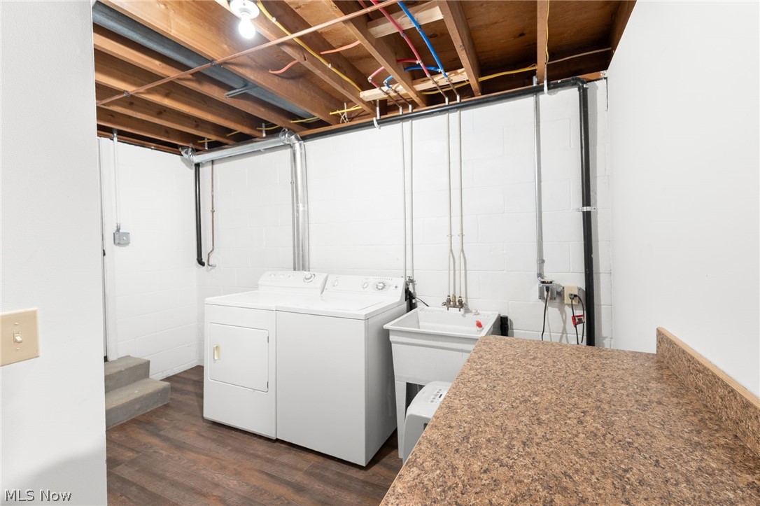 160 W Mohawk Drive Malvern OH 44644
