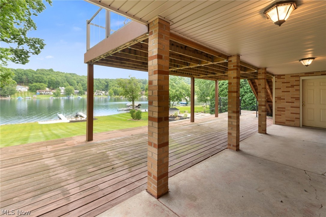 160 W Mohawk Drive Malvern OH 44644
