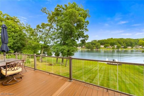 160 W Mohawk Drive Malvern OH 44644