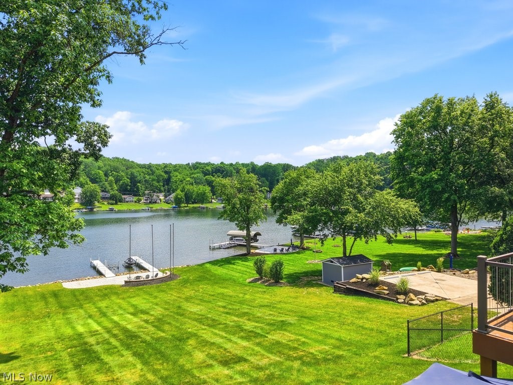 160 W Mohawk Drive Malvern OH 44644