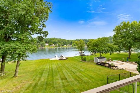 160 W Mohawk Drive Malvern OH 44644