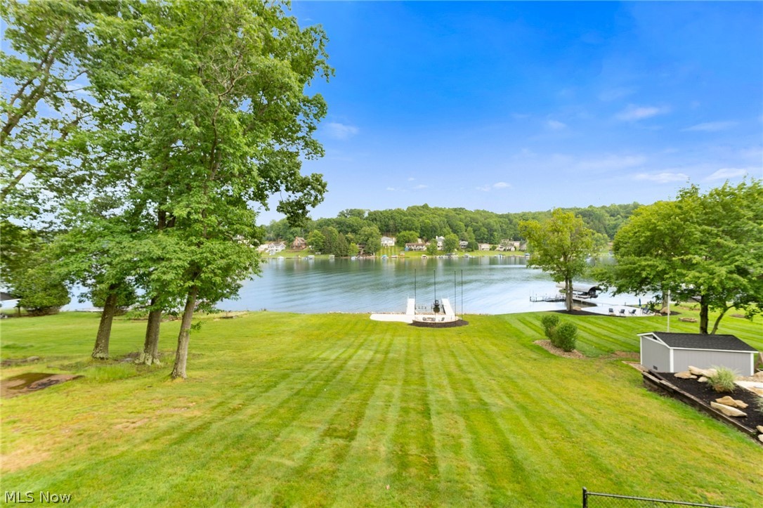 160 W Mohawk Drive Malvern OH 44644