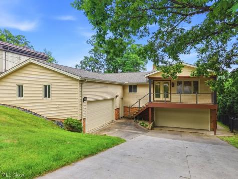 160 W Mohawk Drive Malvern OH 44644