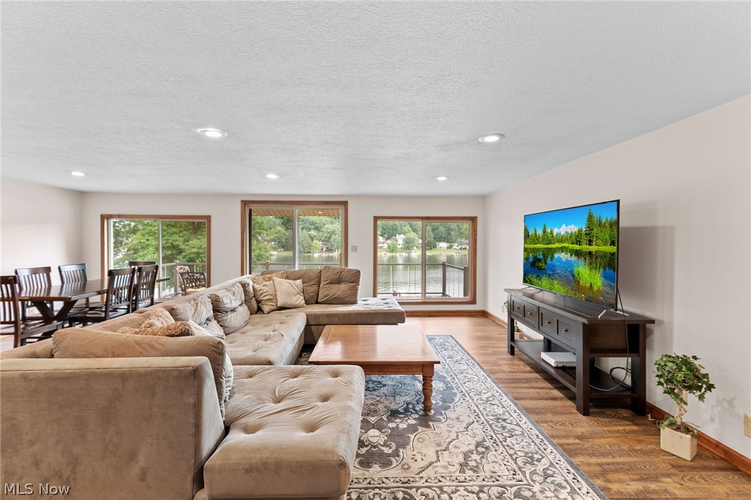 160 W Mohawk Drive Malvern OH 44644