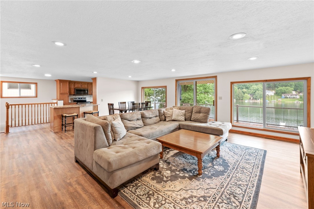 160 W Mohawk Drive Malvern OH 44644