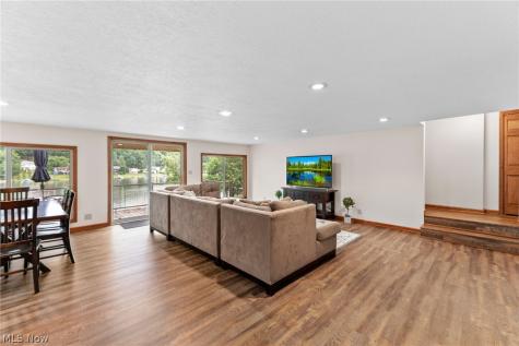 160 W Mohawk Drive Malvern OH 44644