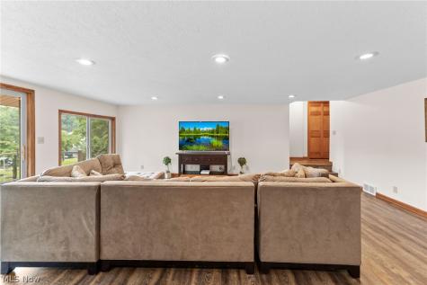 160 W Mohawk Drive Malvern OH 44644