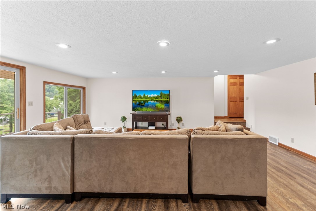 160 W Mohawk Drive Malvern OH 44644
