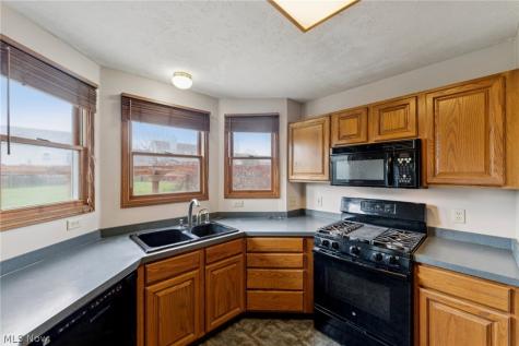 10917 Mogadore Avenue NW Uniontown OH 44685