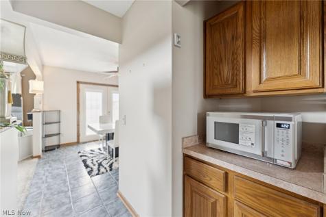 10917 Mogadore Avenue NW Uniontown OH 44685