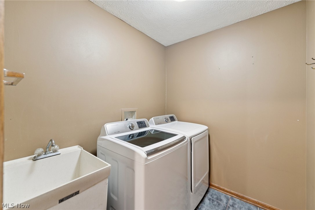10917 Mogadore Avenue NW Uniontown OH 44685