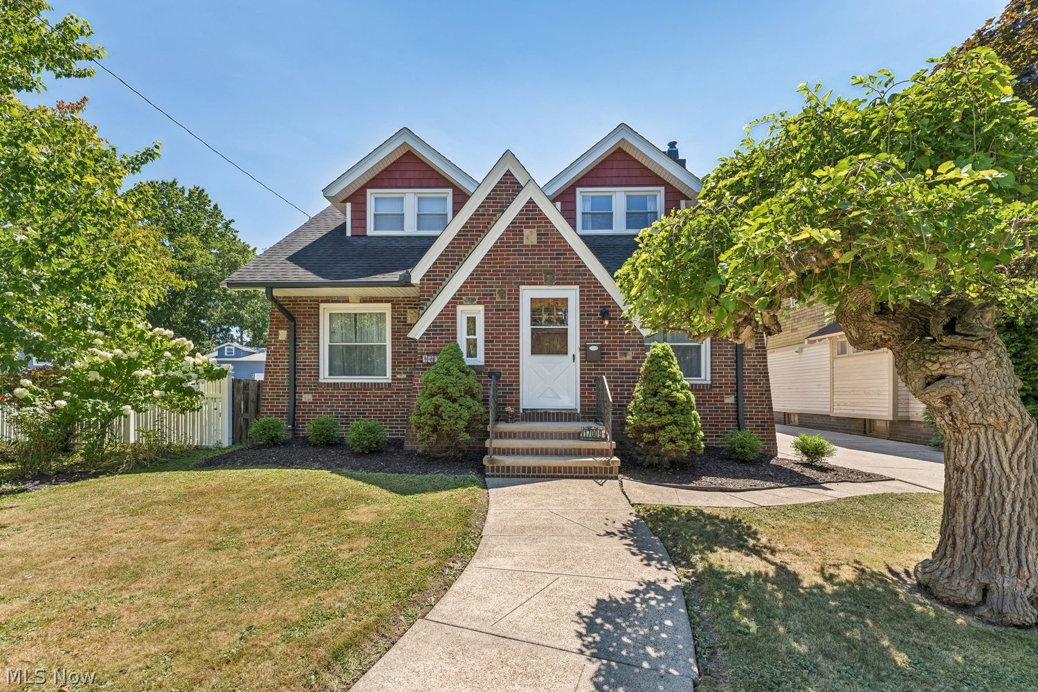 17009 Bradgate Avenue Cleveland OH 44111