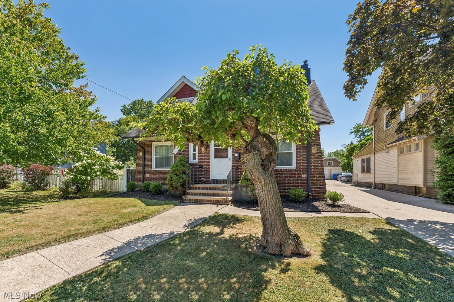 17009 Bradgate Avenue Cleveland OH 44111