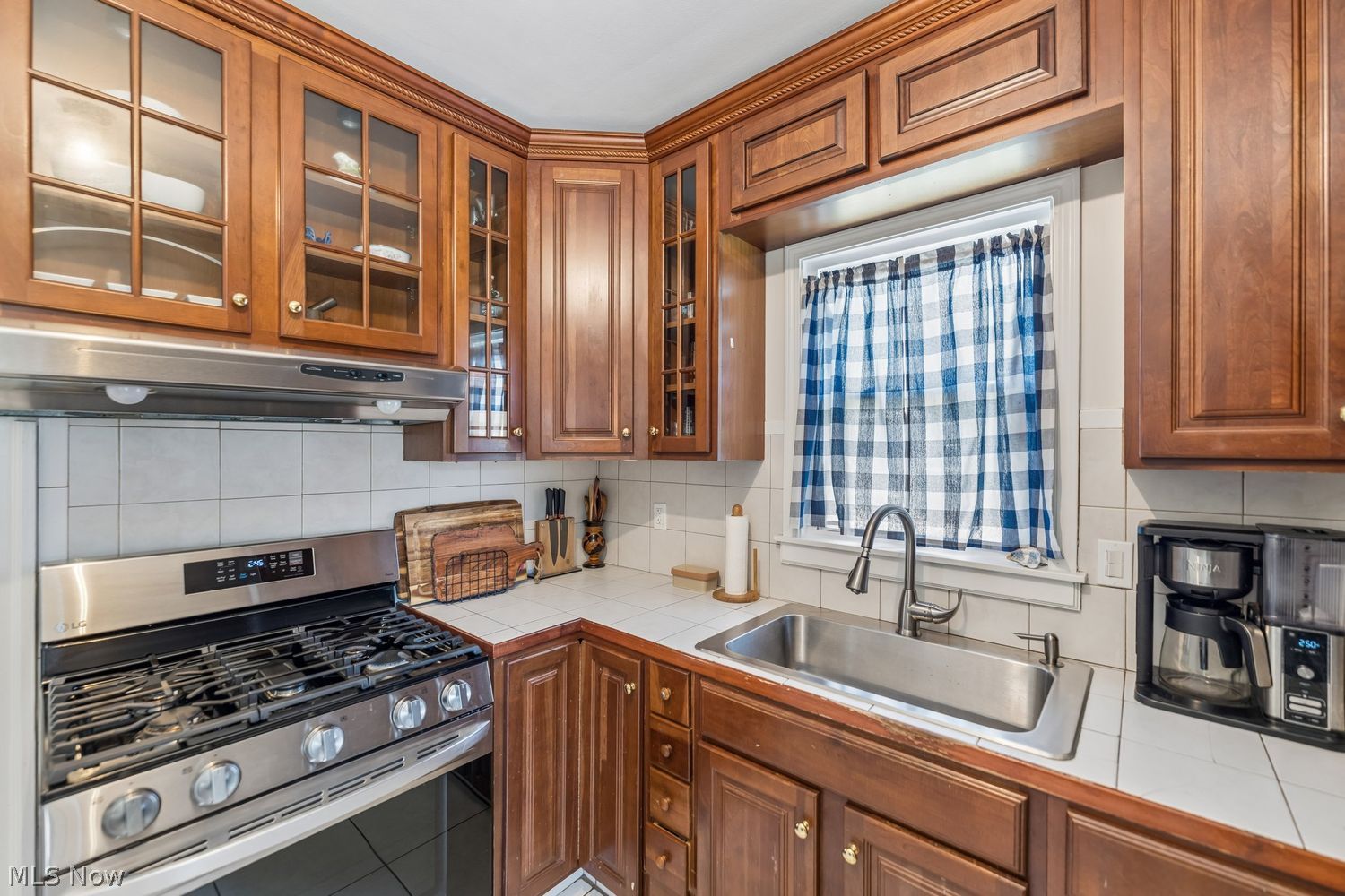 17009 Bradgate Avenue Cleveland OH 44111
