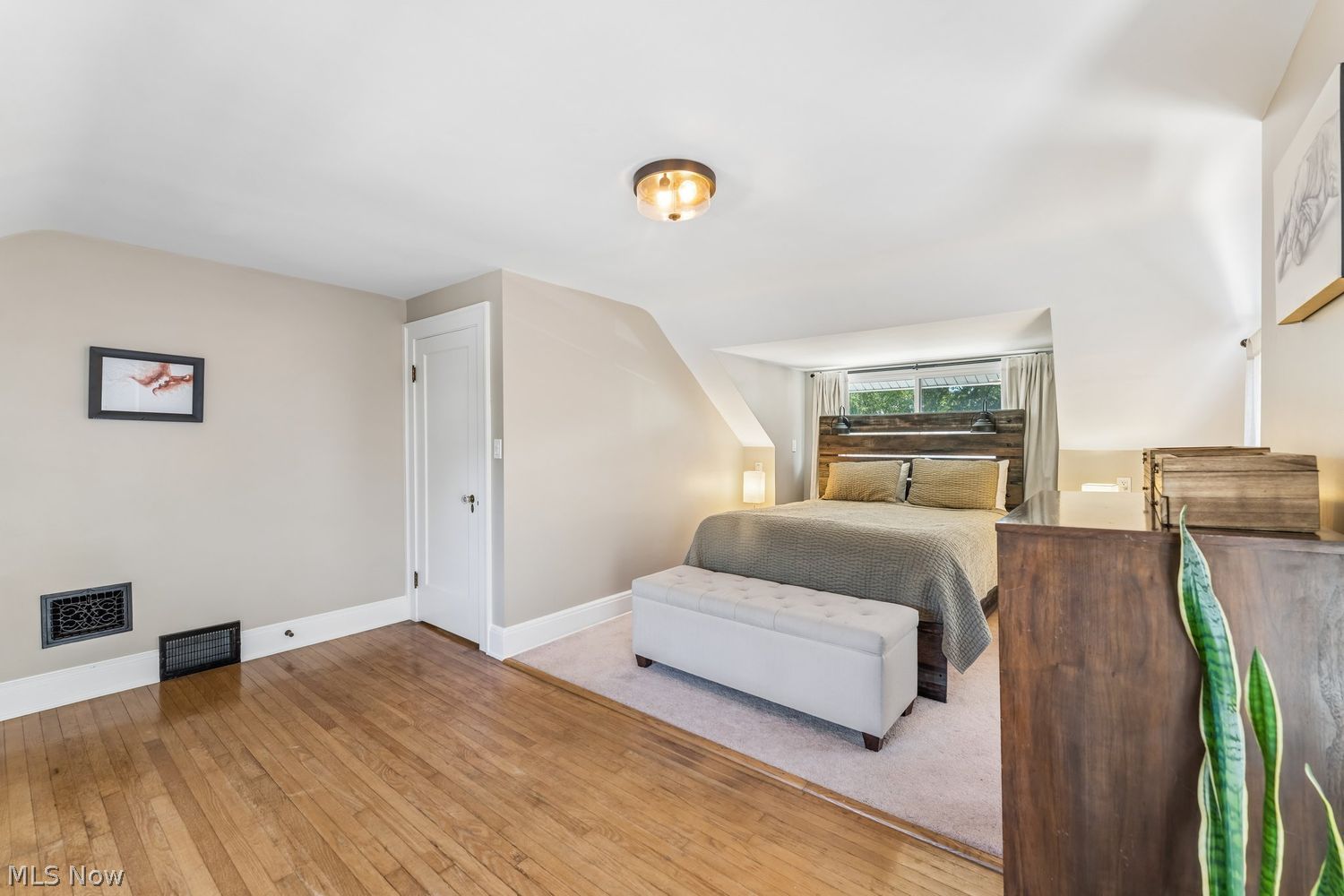 17009 Bradgate Avenue Cleveland OH 44111