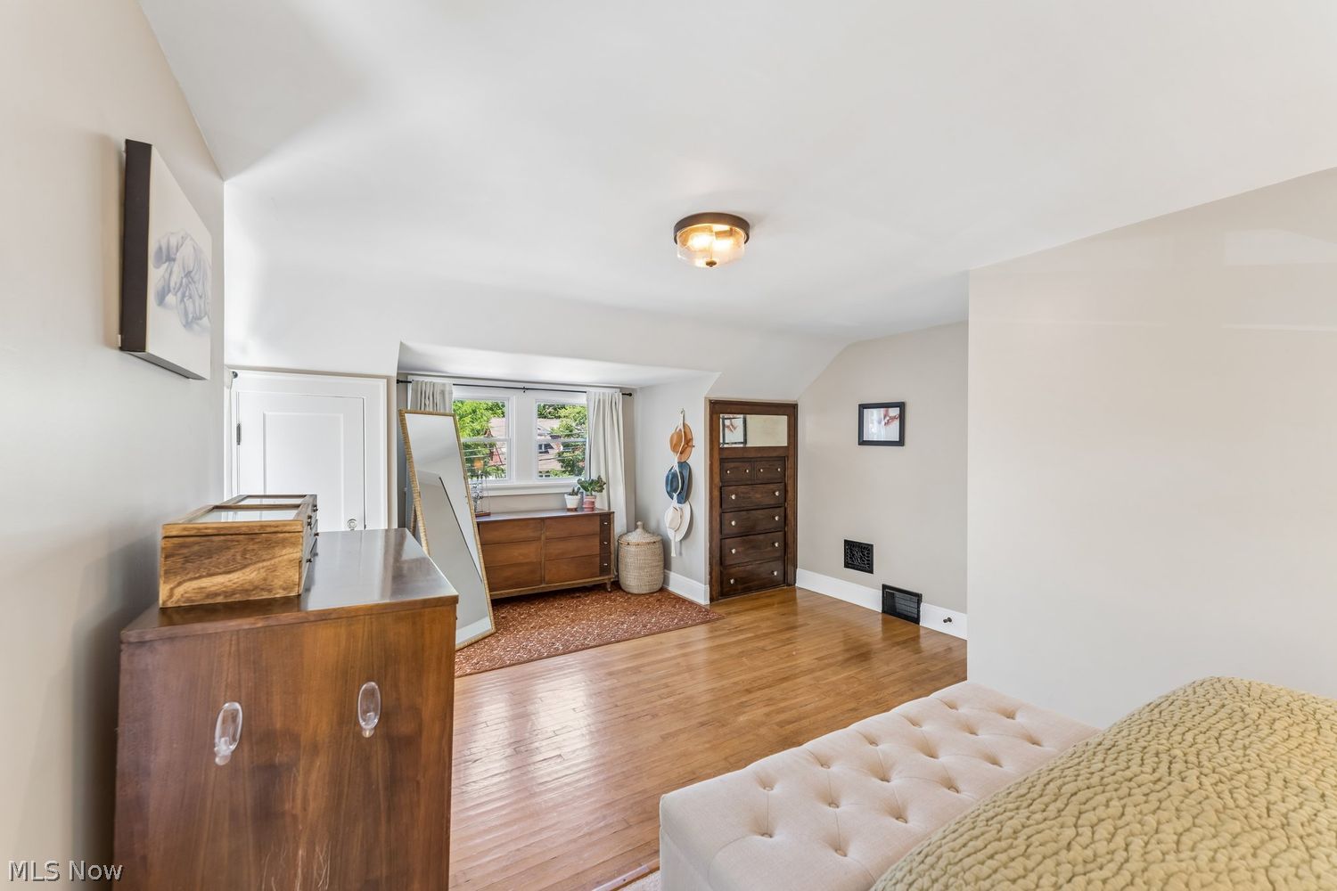 17009 Bradgate Avenue Cleveland OH 44111