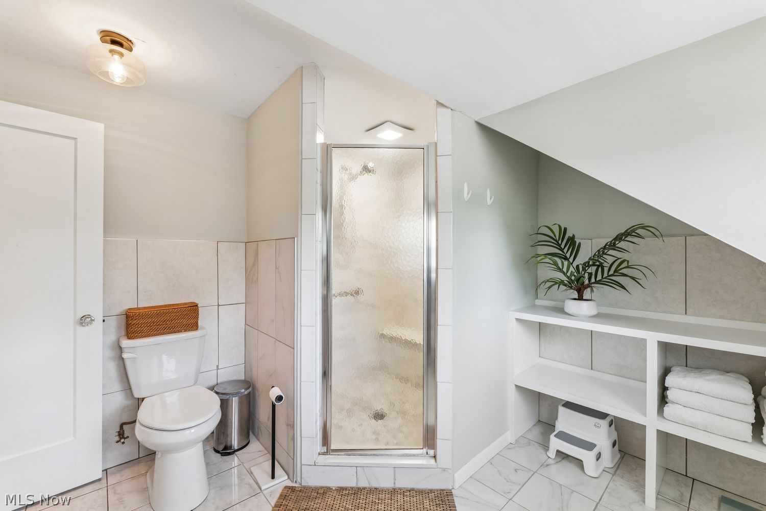 17009 Bradgate Avenue Cleveland OH 44111