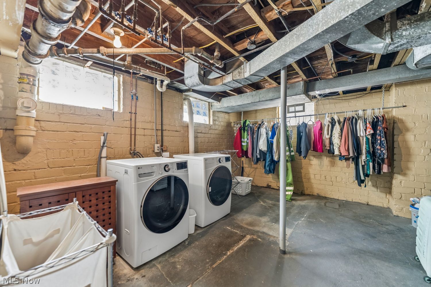 17009 Bradgate Avenue Cleveland OH 44111