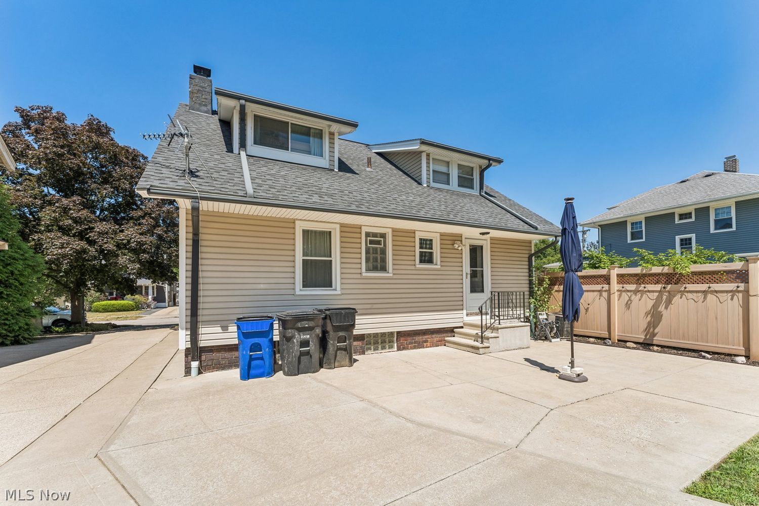 17009 Bradgate Avenue Cleveland OH 44111