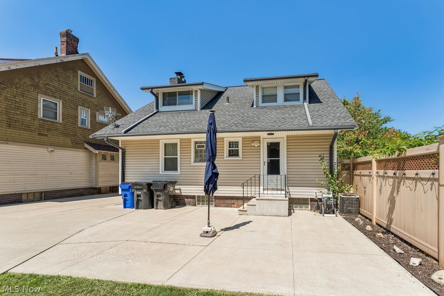 17009 Bradgate Avenue Cleveland OH 44111