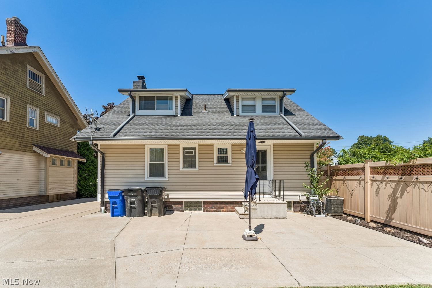 17009 Bradgate Avenue Cleveland OH 44111