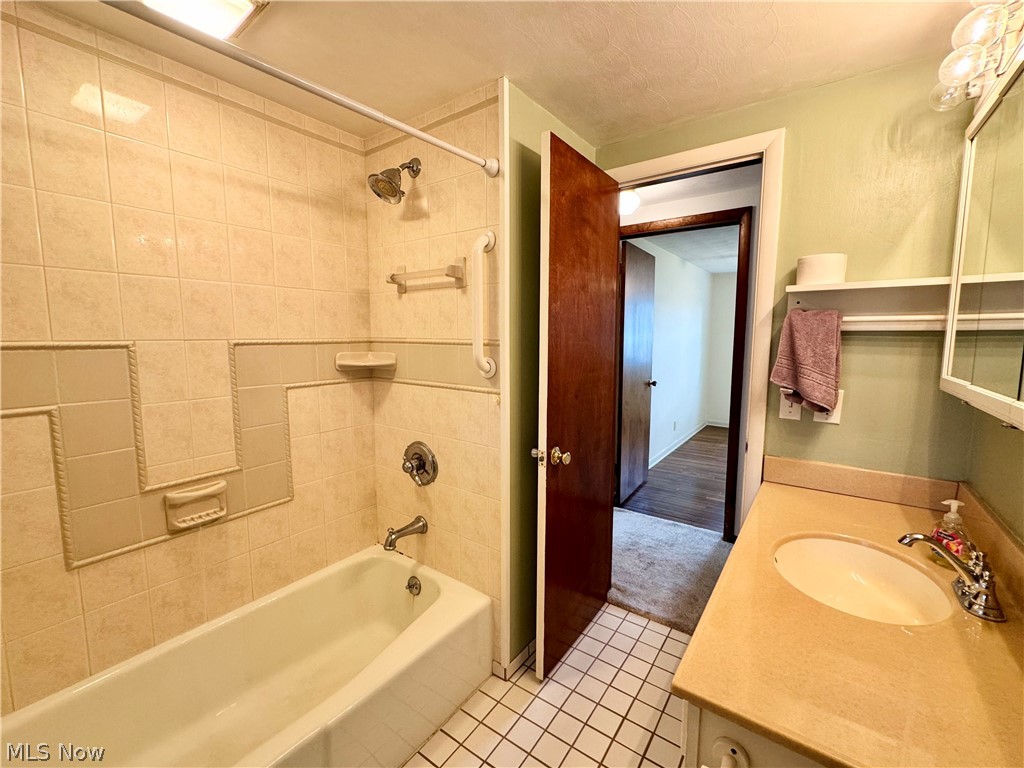 120 Walter Avenue Washingtonville OH 44490