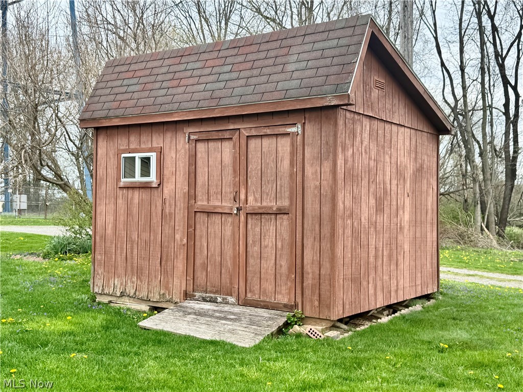 120 Walter Avenue Washingtonville OH 44490