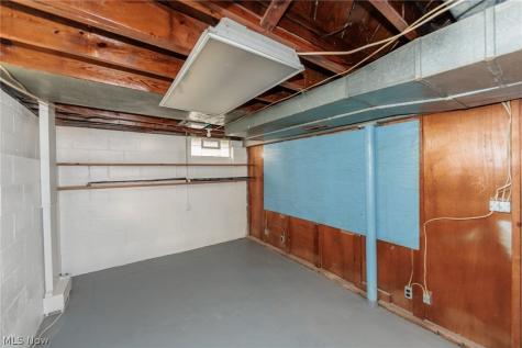 609 Princeton Avenue Elyria OH 44035