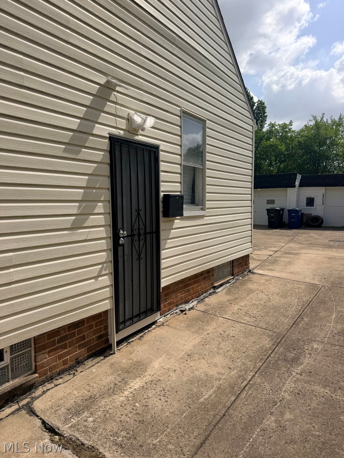 4387 E 175th Street Cleveland OH 44128