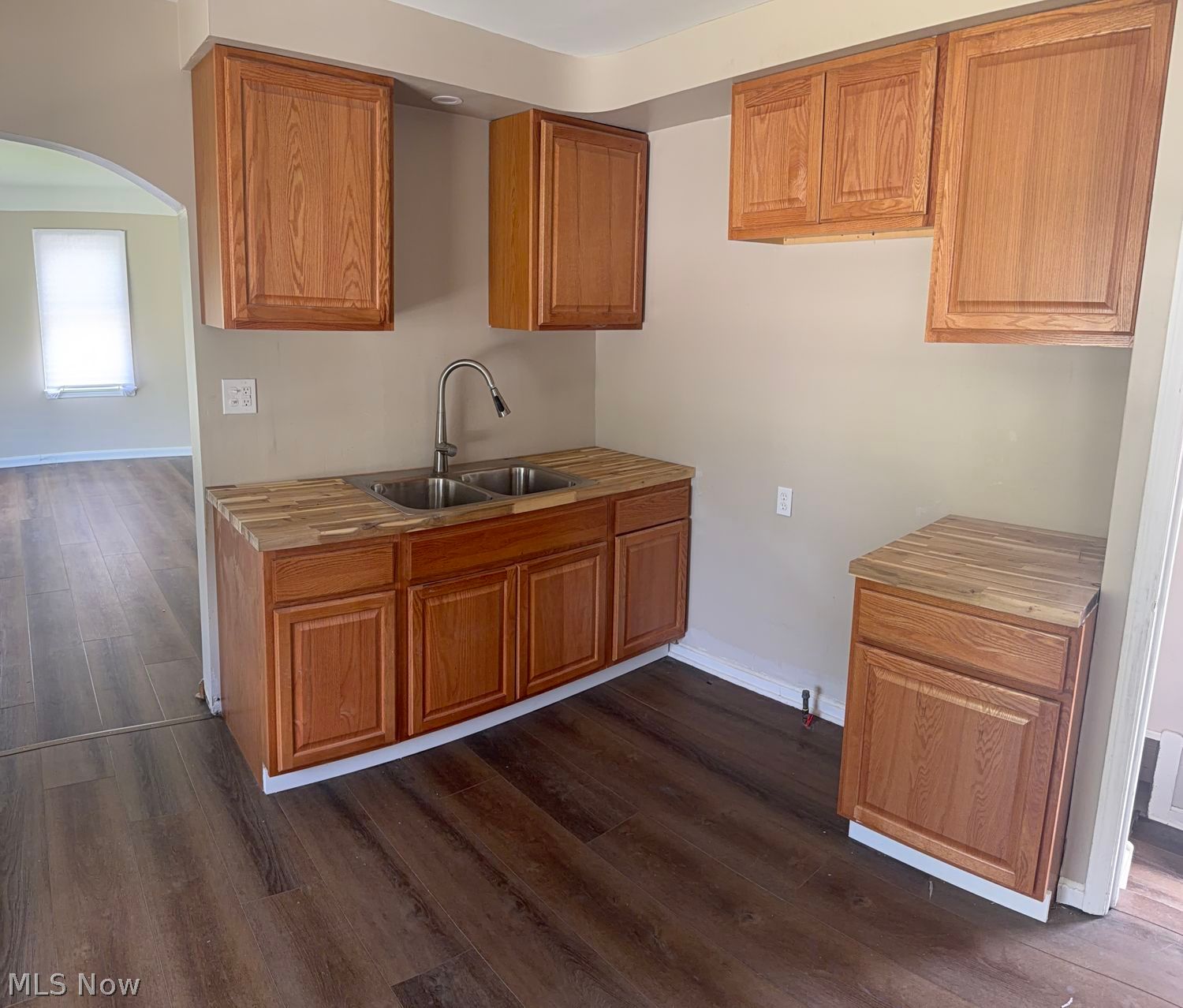 4387 E 175th Street Cleveland OH 44128