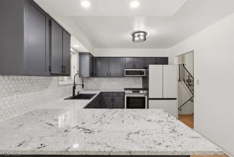 6315 Redbird Terrace New Franklin OH 44216