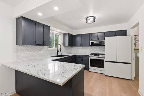 6315 Redbird Terrace New Franklin OH 44216