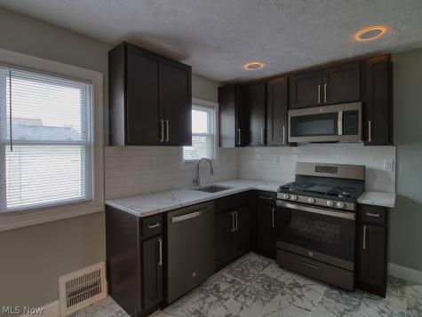 5706 Virginia Avenue Parma OH 44129