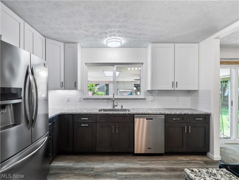 8590 Fairlane Drive Olmsted Falls OH 44138