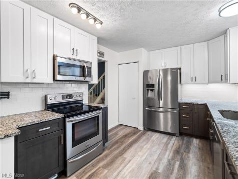8590 Fairlane Drive Olmsted Falls OH 44138