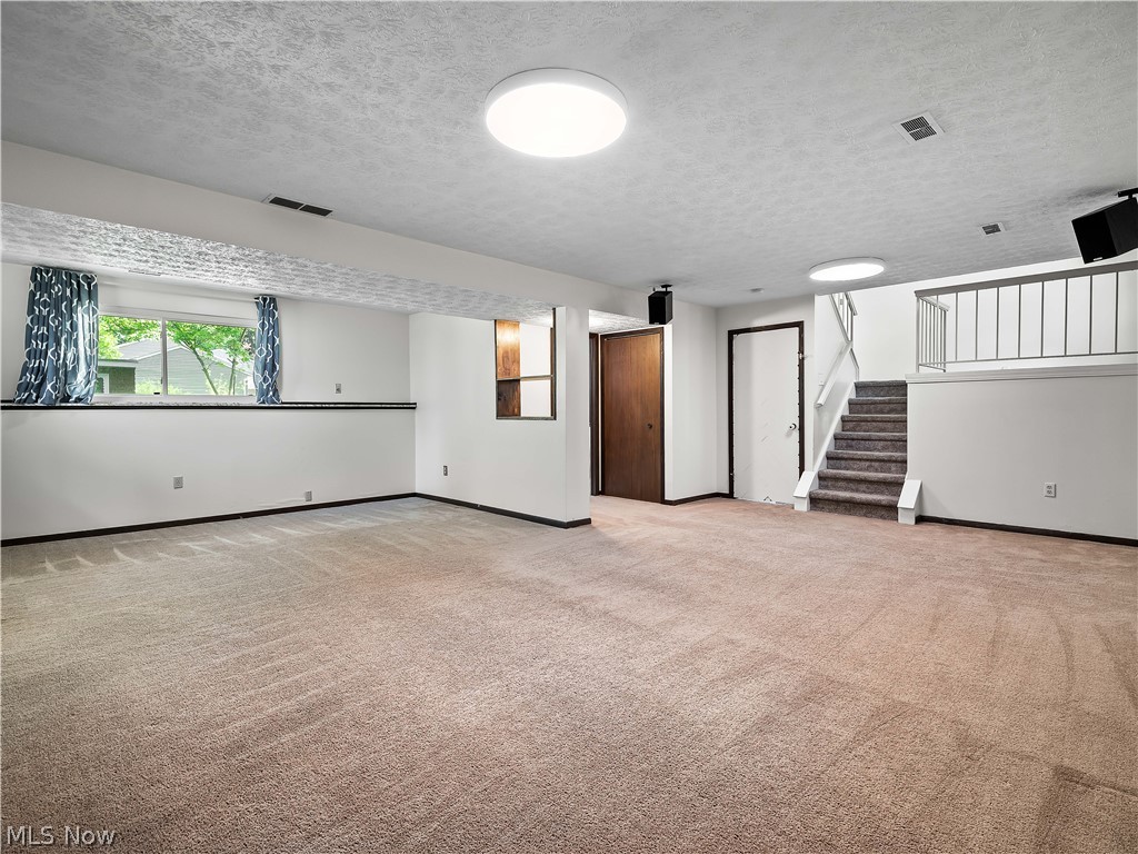8590 Fairlane Drive Olmsted Falls OH 44138