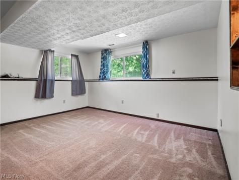 8590 Fairlane Drive Olmsted Falls OH 44138
