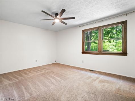 8590 Fairlane Drive Olmsted Falls OH 44138