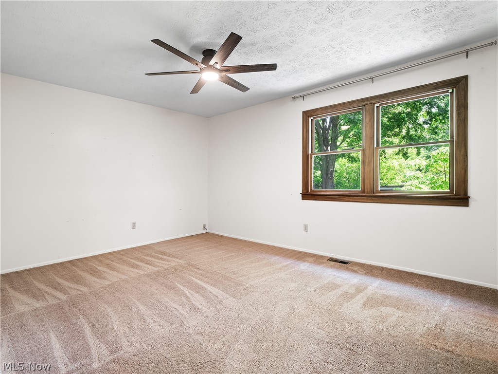 8590 Fairlane Drive Olmsted Falls OH 44138