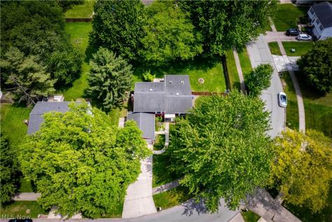 8590 Fairlane Drive Olmsted Falls OH 44138