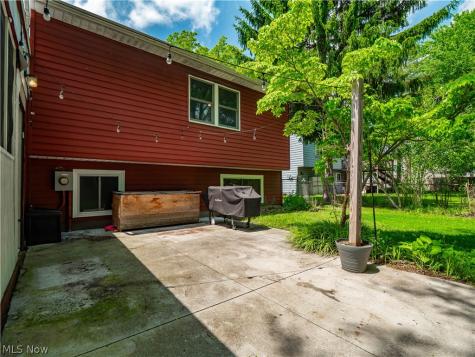 8590 Fairlane Drive Olmsted Falls OH 44138