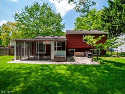 8590 Fairlane Drive Olmsted Falls OH 44138