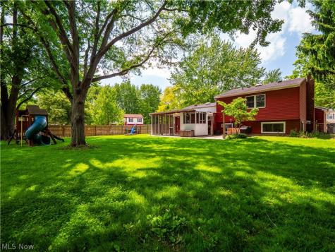 8590 Fairlane Drive Olmsted Falls OH 44138