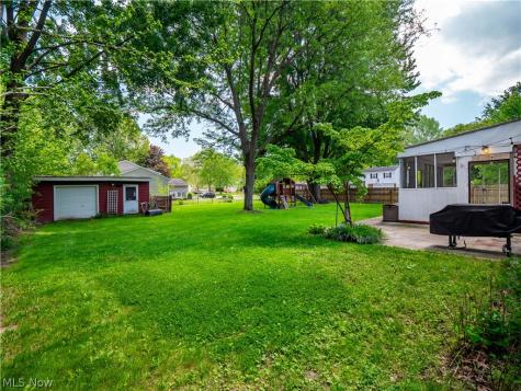 8590 Fairlane Drive Olmsted Falls OH 44138